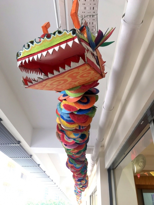 dragon scuplture made of paper plates (3)