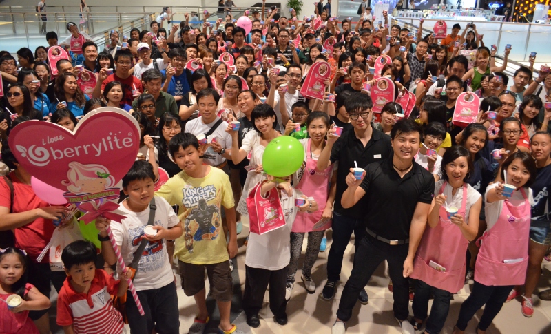 Most Number Of People Eating Yogurt Together