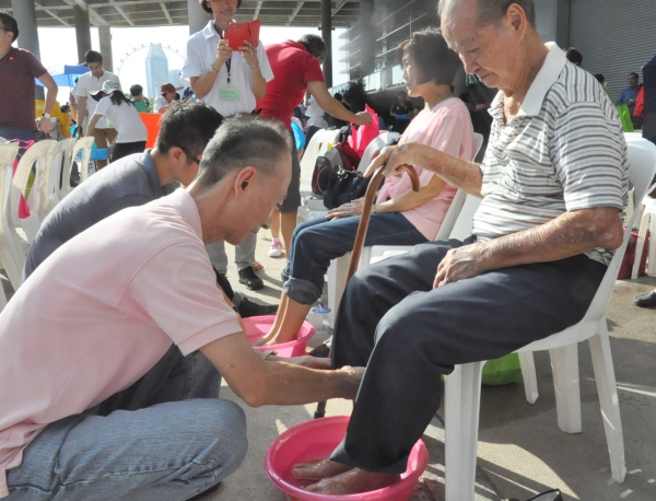 Largest Feet Washing Ceremony