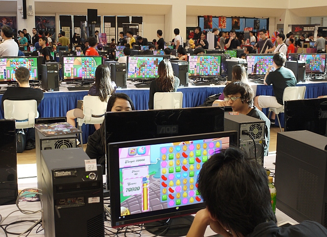 Most Number Of People Playing A Video Game Together