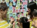largest collage made of flower-shaped notes (3)