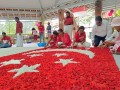 230813-flagmadeofflowers10