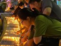 231007-lightingcandles28