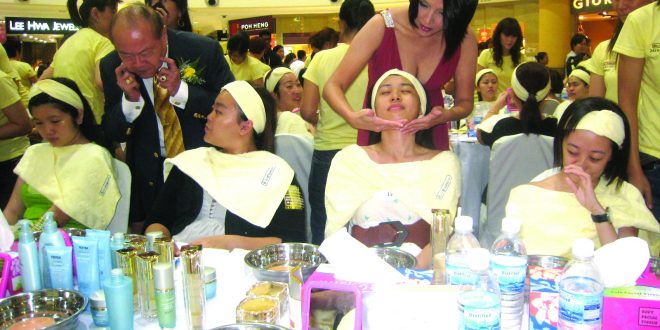 Largest Demonstration Of Face Lifting Cream