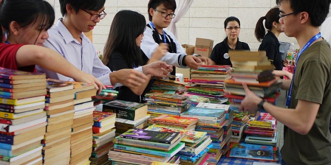 Most Number Of People Donating Books At One Location