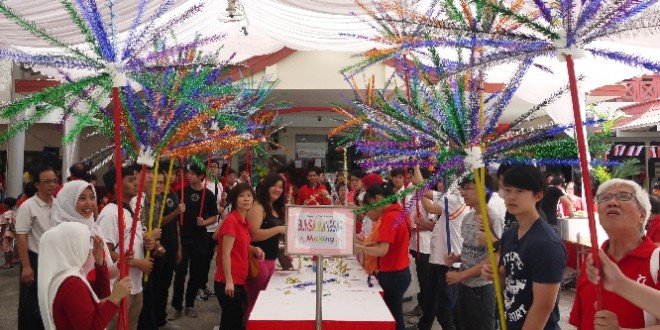 Most Number Of People Making Bunga Manggar Together