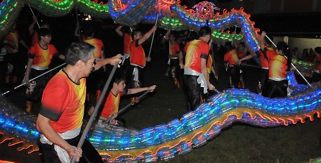 Longest Dragon Dance Made Of Plastic Bottles Longest Dragon Dance Made Of Plastic Bottles