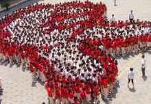 Largest Human Formation Of The Peace Sign