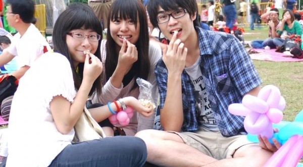 Most Number Of People Eating Popcorn Together