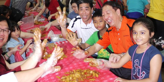 Most Number Of People  Making Rojak Together