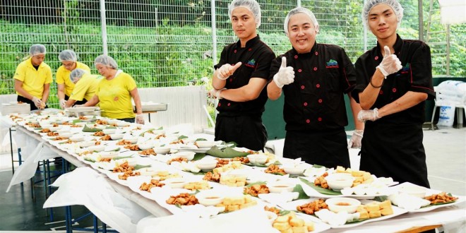 Most Number Of People Eating Gado Gado Together