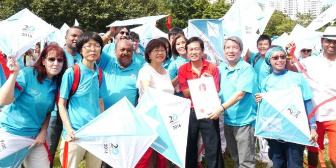 Most Number Of People Assembling Kites Together