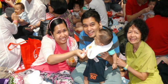 Most Number Of Babies Eating Apple Puree Together