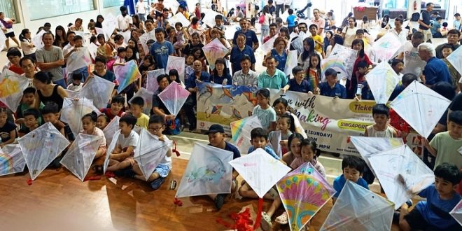 Most Number Of People Making Handpainted Kites