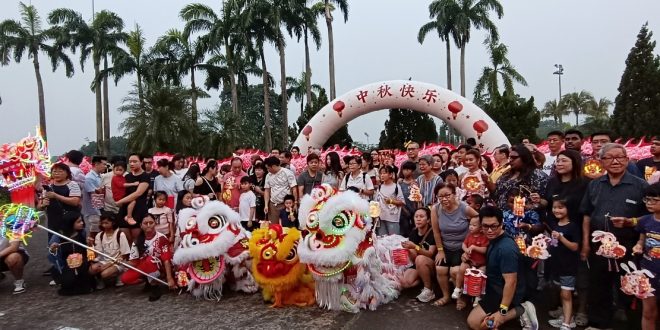Largest Lantern Procession On A Golf Course