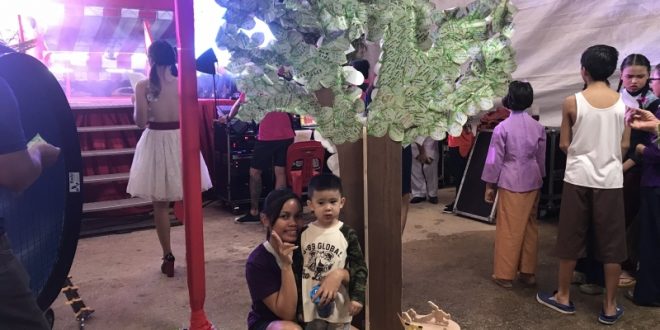 Largest Tree Sculpture With Wishes On Leaves