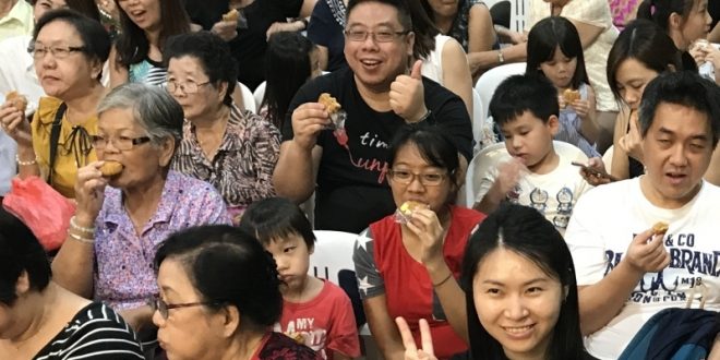 Most Number Of People Eating Mooncakes Together